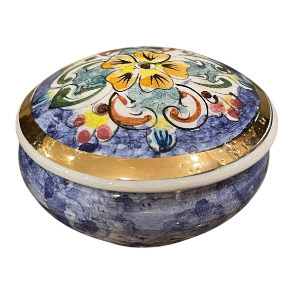 Vintage Ceramic Majolica Covered Curved Box 3” Diameter - Picture 1 of 9
